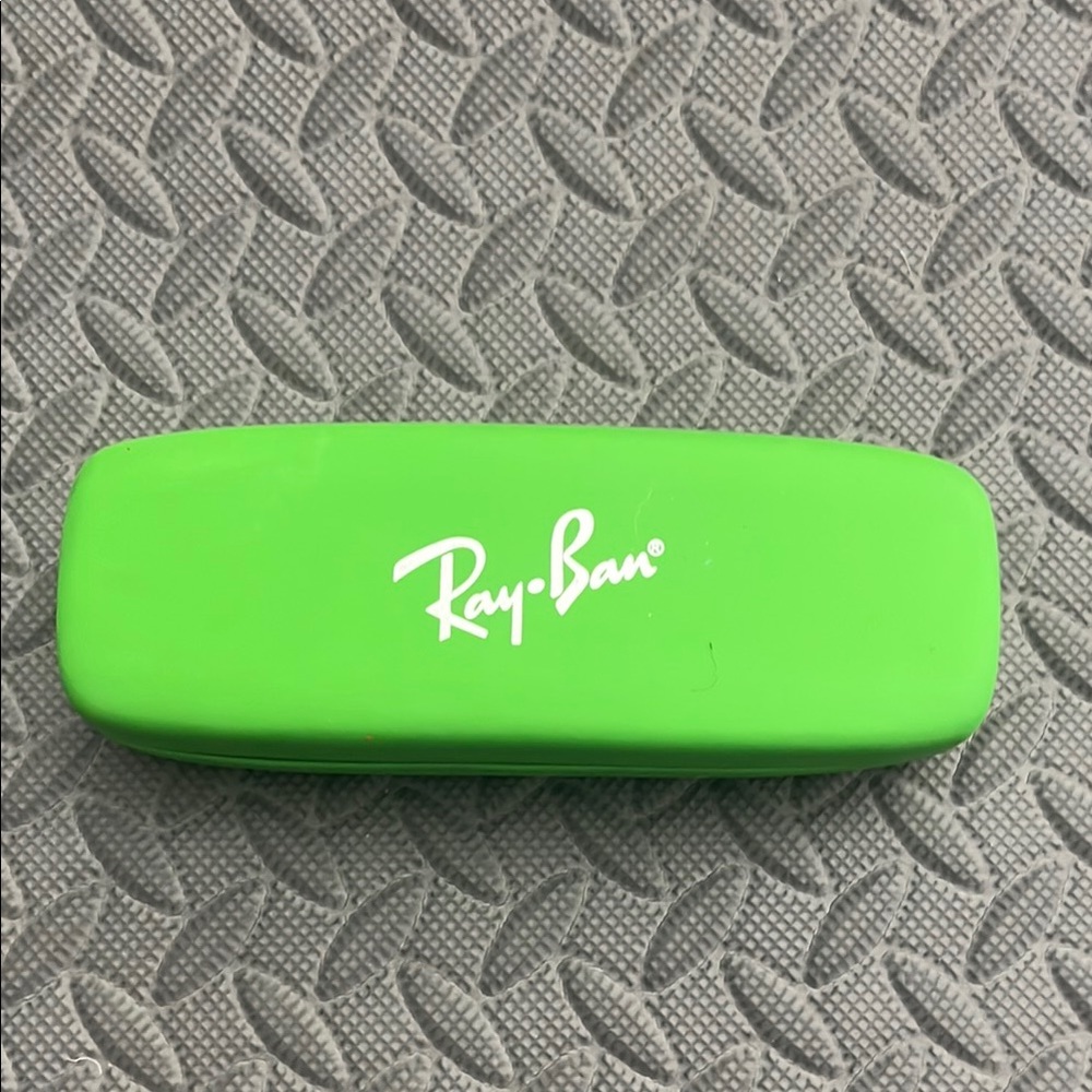 Ray-Ban Vibrant Green Case